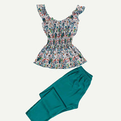 بيجامة ساتان أنيقة