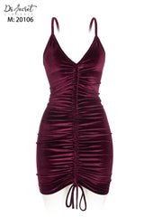 فستان قصير من المخمل