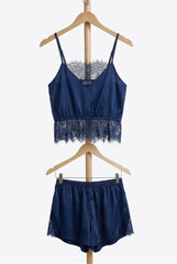 مجموعة أنيقة من الساتان والدانتيل ذات قطعتين